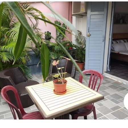 Appartements Et Chambres En Coeur De Ville Saint-Denis - Entree Autonome - Check In 14H30- ภายนอก รูปภาพ