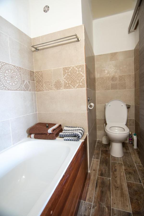 Appartements Et Chambres En Coeur De Ville Saint-Denis - Entree Autonome - Check In 14H30- ภายนอก รูปภาพ