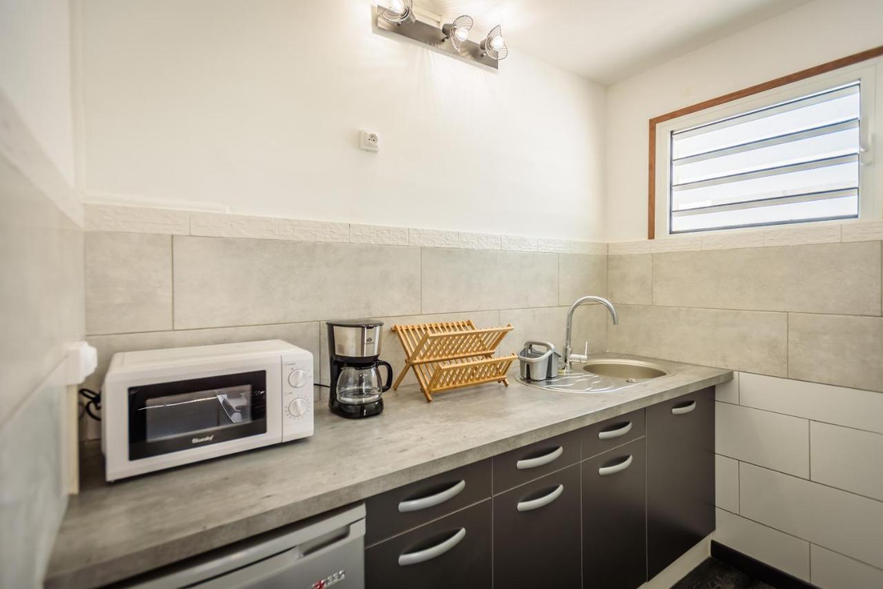 Appartements Et Chambres En Coeur De Ville Saint-Denis - Entree Autonome - Check In 14H30- ภายนอก รูปภาพ