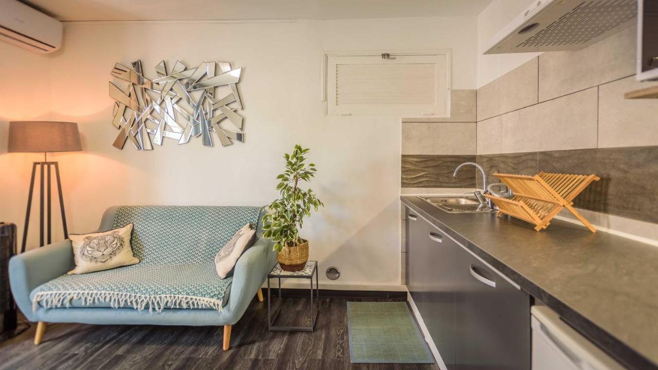 Appartements Et Chambres En Coeur De Ville Saint-Denis - Entree Autonome - Check In 14H30- ภายนอก รูปภาพ