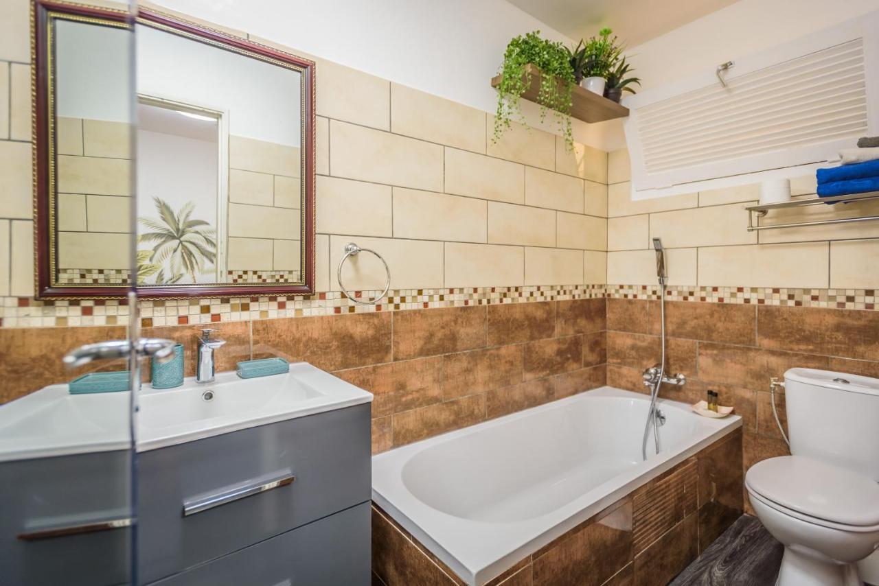 Appartements Et Chambres En Coeur De Ville Saint-Denis - Entree Autonome - Check In 14H30- ภายนอก รูปภาพ