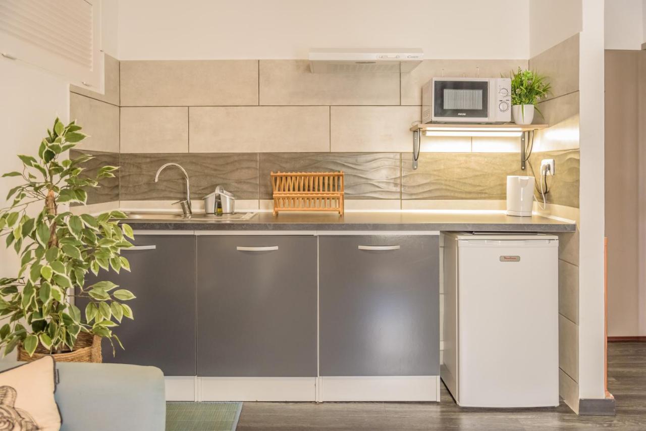 Appartements Et Chambres En Coeur De Ville Saint-Denis - Entree Autonome - Check In 14H30- ภายนอก รูปภาพ